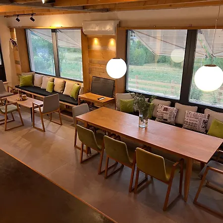 Semesterbostad Vikend Kuca Millina